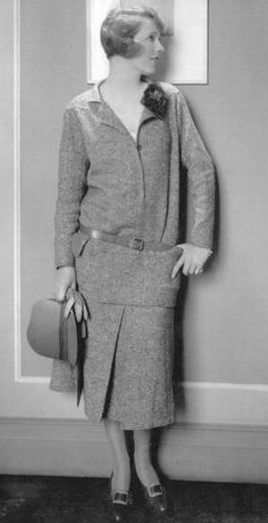 Ina Claire en tweed Chanel